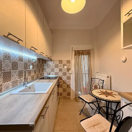 Velvet, Spacious 1bd In The Center